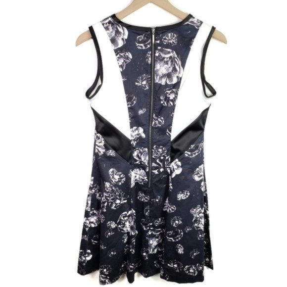 Prabal Gurung x Target Floral Print Fit and Flare Sleeveless Mini Dress 8 - Picture 6 of 11